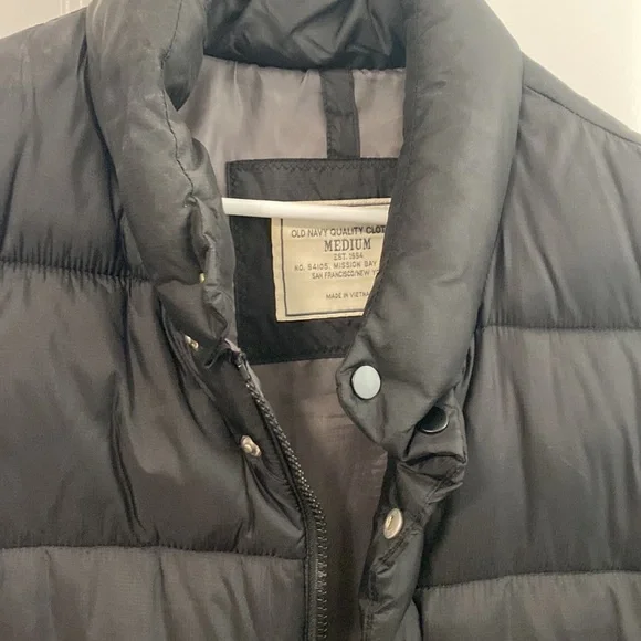 Old navy Vest - Picture 3 of 4